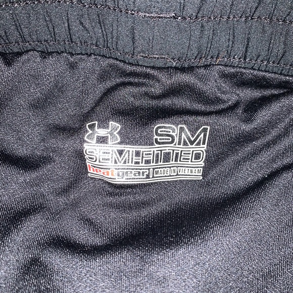 Under Armor Semi-Fitted Heat Gear Run Shorts with Inner Lining - Size Small - Picture 9 of 10